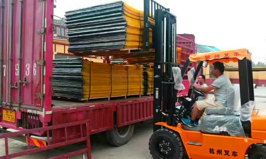 聚氨酯裝車.jpg