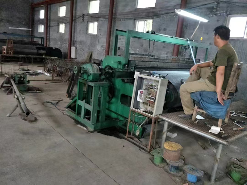 篩網加工現場1.jpg